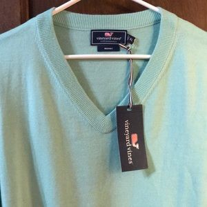 New with tags vineyard vines v neck sweater